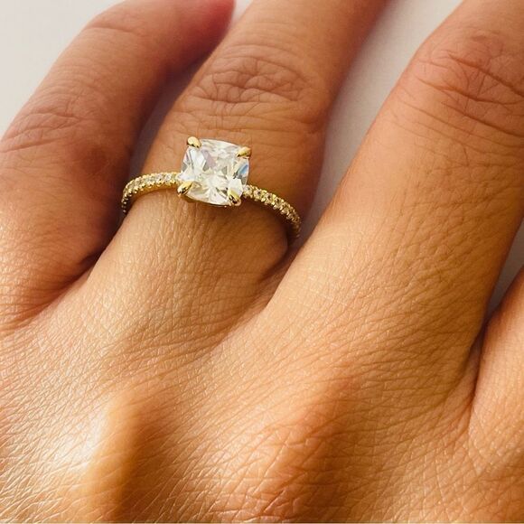 2.0 Carat Radiant Cut Cubic Zirconia Prong RING size 7 Gold plated - Picture 6 of 6